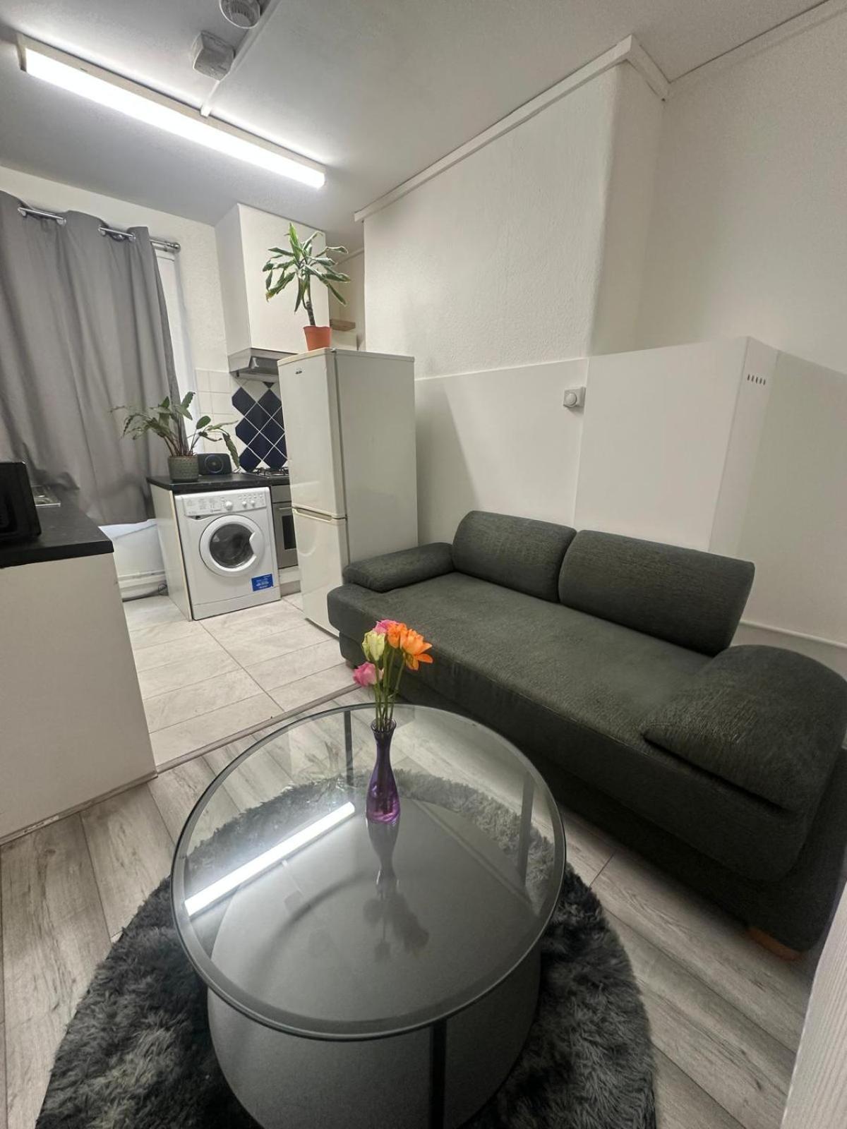 Ground Floor One Bedroom Flat * Londen